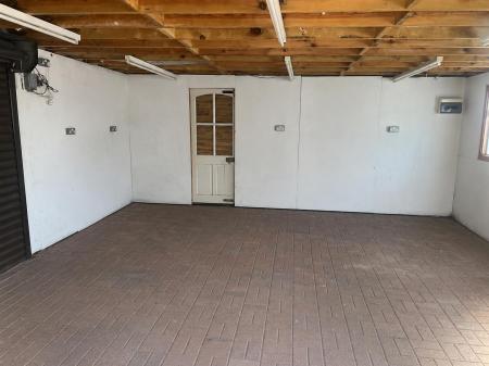 3 bedroom End of terrace house for sale in Hawthorn Crescent, South Croydon