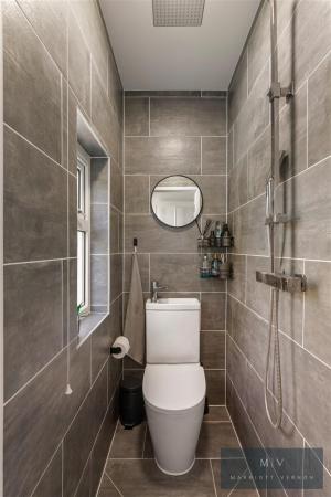 3 bedroom End of terrace house for sale in Hawthorn Crescent, South Croydon
