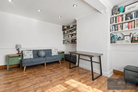 3 bedroom End of terrace house for sale in Hawthorn Crescent, South Croydon