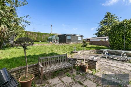 3 bedroom End of terrace house for sale in Hawthorn Crescent, South Croydon