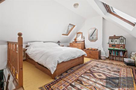 3 bedroom Semi-detached house for sale in Deanfield Gardens, Croydon