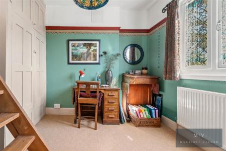 3 bedroom Semi-detached house for sale in Deanfield Gardens, Croydon