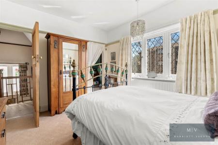 3 bedroom Semi-detached house for sale in Deanfield Gardens, Croydon