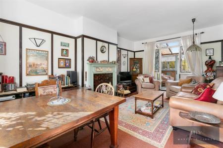 3 bedroom Semi-detached house for sale in Deanfield Gardens, Croydon