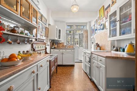 3 bedroom Semi-detached house for sale in Deanfield Gardens, Croydon