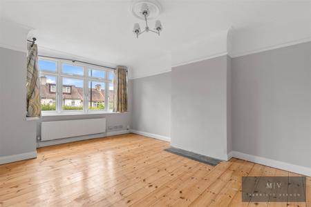 4 bedroom Terraced House for sale in Selsdon Avenue, South Croydon
