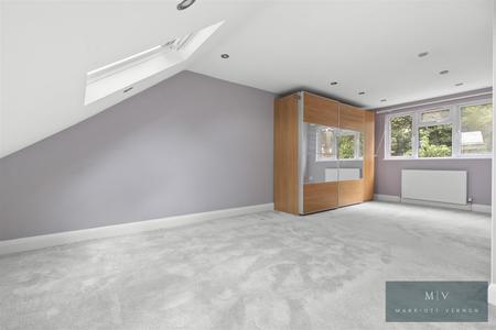 4 bedroom Terraced House for sale in Selsdon Avenue, South Croydon