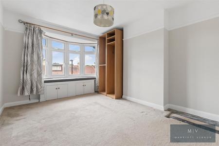 4 bedroom Terraced House for sale in Selsdon Avenue, South Croydon