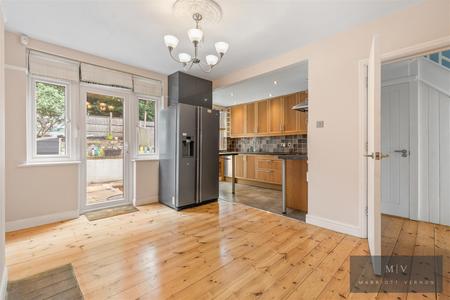 4 bedroom Terraced House for sale in Selsdon Avenue, South Croydon