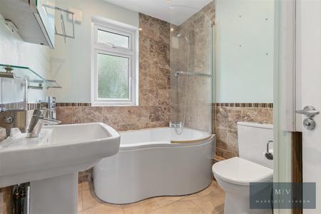 4 bedroom Terraced House for sale in Selsdon Avenue, South Croydon