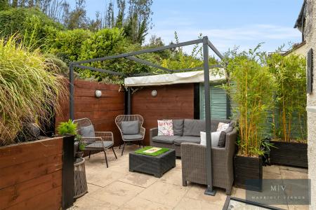 3 bedroom Semi-detached house for sale in Valley Road, Kenley