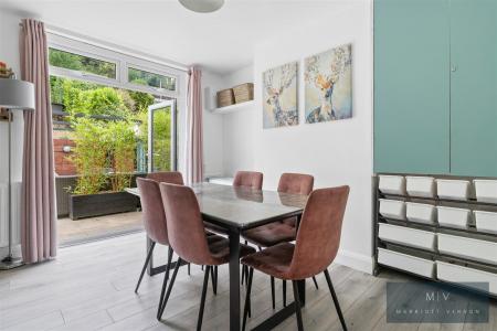 3 bedroom Semi-detached house for sale in Valley Road, Kenley