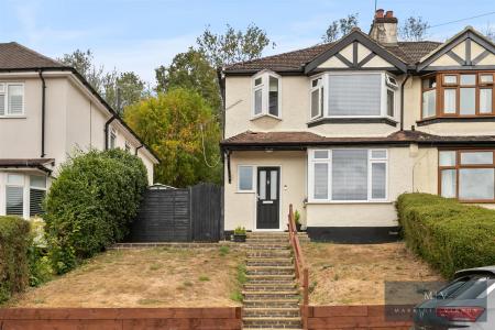 3 bedroom Semi-detached house for sale in Valley Road, Kenley