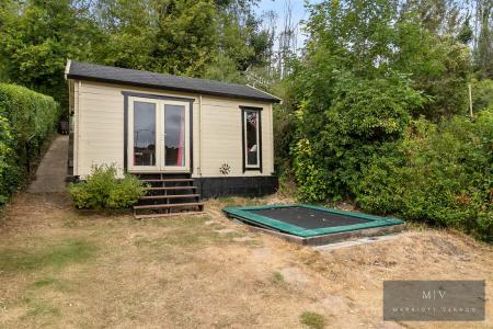 3 bedroom Semi-detached house for sale in Valley Road, Kenley