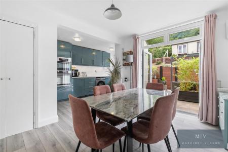 3 bedroom Semi-detached house for sale in Valley Road, Kenley