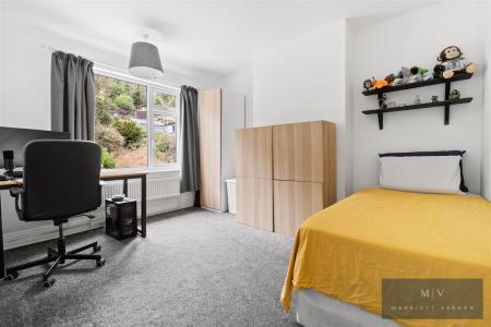 3 bedroom Semi-detached house for sale in Valley Road, Kenley
