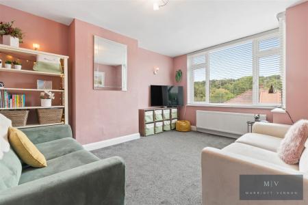 3 bedroom Semi-detached house for sale in Valley Road, Kenley