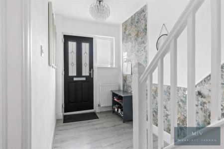 3 bedroom Semi-detached house for sale in Valley Road, Kenley