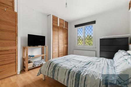3 bedroom Semi-detached house for sale in Grasmere Road, Purley