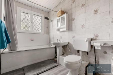 3 bedroom Semi-detached house for sale in Grasmere Road, Purley