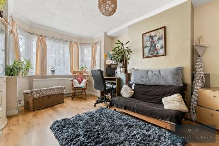3 bedroom Semi-detached house for sale in Grasmere Road, Purley