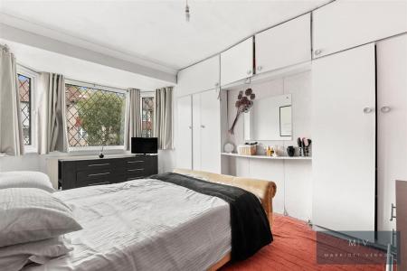 3 bedroom Semi-detached house for sale in Grasmere Road, Purley