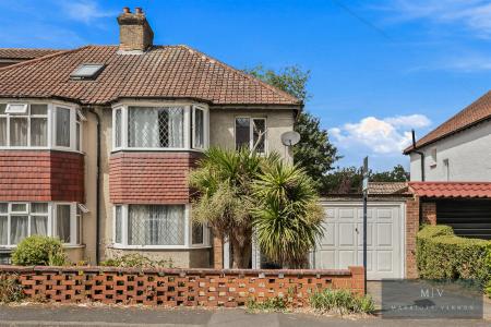 3 bedroom Semi-detached house for sale in Grasmere Road, Purley