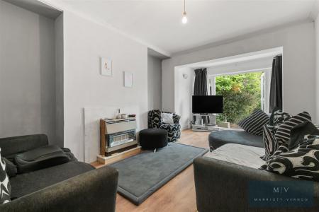3 bedroom Semi-detached house for sale in Grasmere Road, Purley