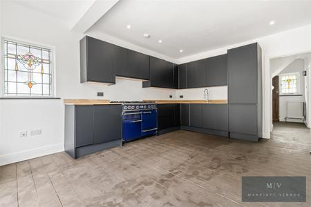 3 bedroom Semi-detached bungalow for sale in Old Lodge Lane, Purley