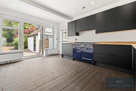 3 bedroom Semi-detached bungalow for sale in Old Lodge Lane, Purley