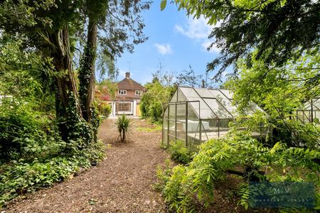 3 bedroom Semi-detached bungalow for sale in Old Lodge Lane, Purley