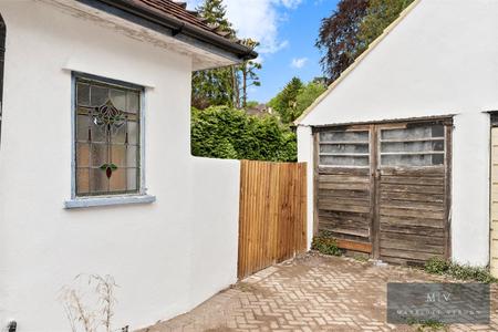 3 bedroom Semi-detached bungalow for sale in Old Lodge Lane, Purley