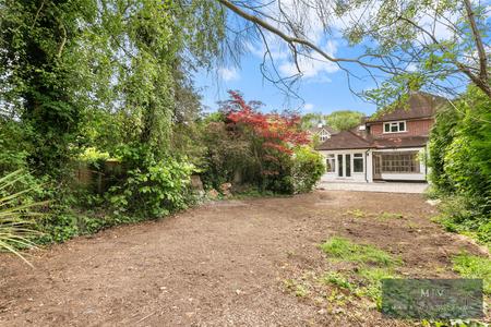3 bedroom Semi-detached bungalow for sale in Old Lodge Lane, Purley