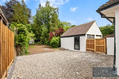 3 bedroom Semi-detached bungalow for sale in Old Lodge Lane, Purley