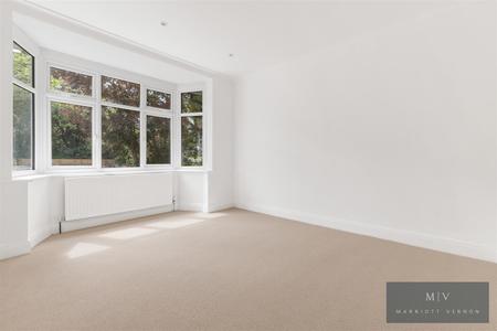 3 bedroom Semi-detached bungalow for sale in Old Lodge Lane, Purley