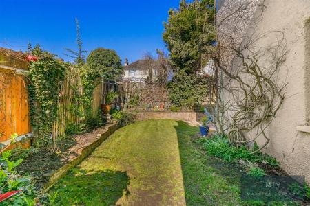 3 bedroom Semi-detached house for sale in Temple Road, Croydon