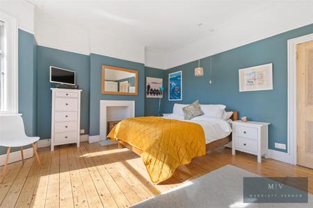 3 bedroom Semi-detached house for sale in Temple Road, Croydon