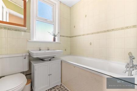 3 bedroom Semi-detached house for sale in Temple Road, Croydon