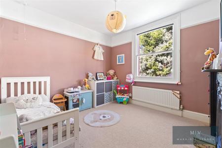 3 bedroom Semi-detached house for sale in Temple Road, Croydon