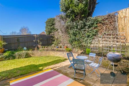 3 bedroom Semi-detached house for sale in Temple Road, Croydon
