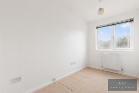 4 bedroom Link detached house for sale in Minster Drive, Croydon