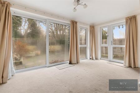 4 bedroom Link detached house for sale in Minster Drive, Croydon