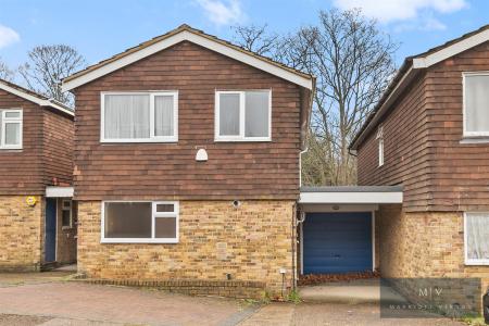 4 bedroom Link detached house for sale in Minster Drive, Croydon