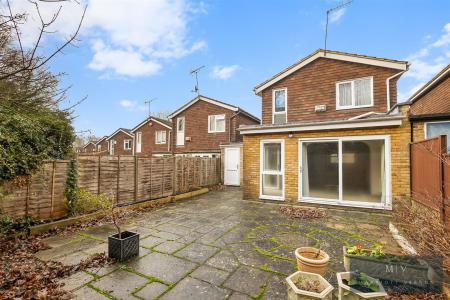 4 bedroom Link detached house for sale in Minster Drive, Croydon