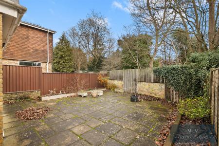 4 bedroom Link detached house for sale in Minster Drive, Croydon