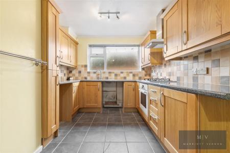 4 bedroom Link detached house for sale in Minster Drive, Croydon