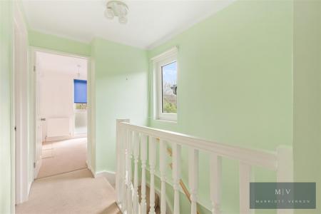 4 bedroom Link detached house for sale in Minster Drive, Croydon