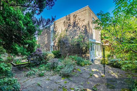 4 bedroom End of terrace house for sale in Caroline Close, Croydon