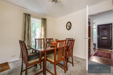 4 bedroom End of terrace house for sale in Caroline Close, Croydon
