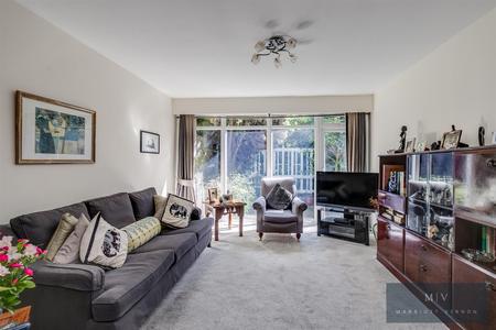 4 bedroom End of terrace house for sale in Caroline Close, Croydon